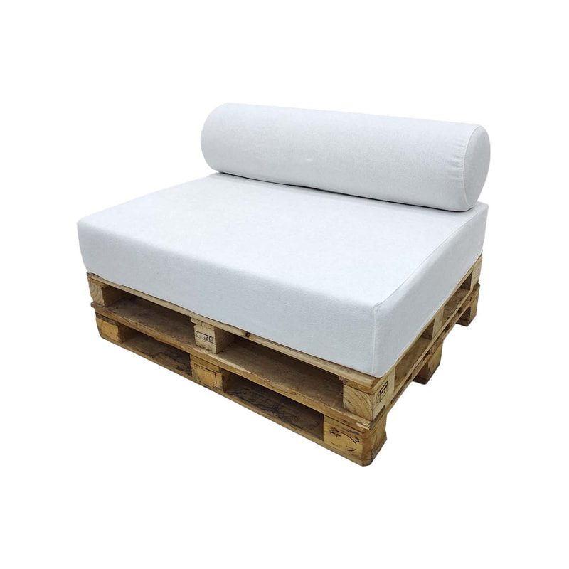 Type 1 Pallet sofa with off-white cushion
